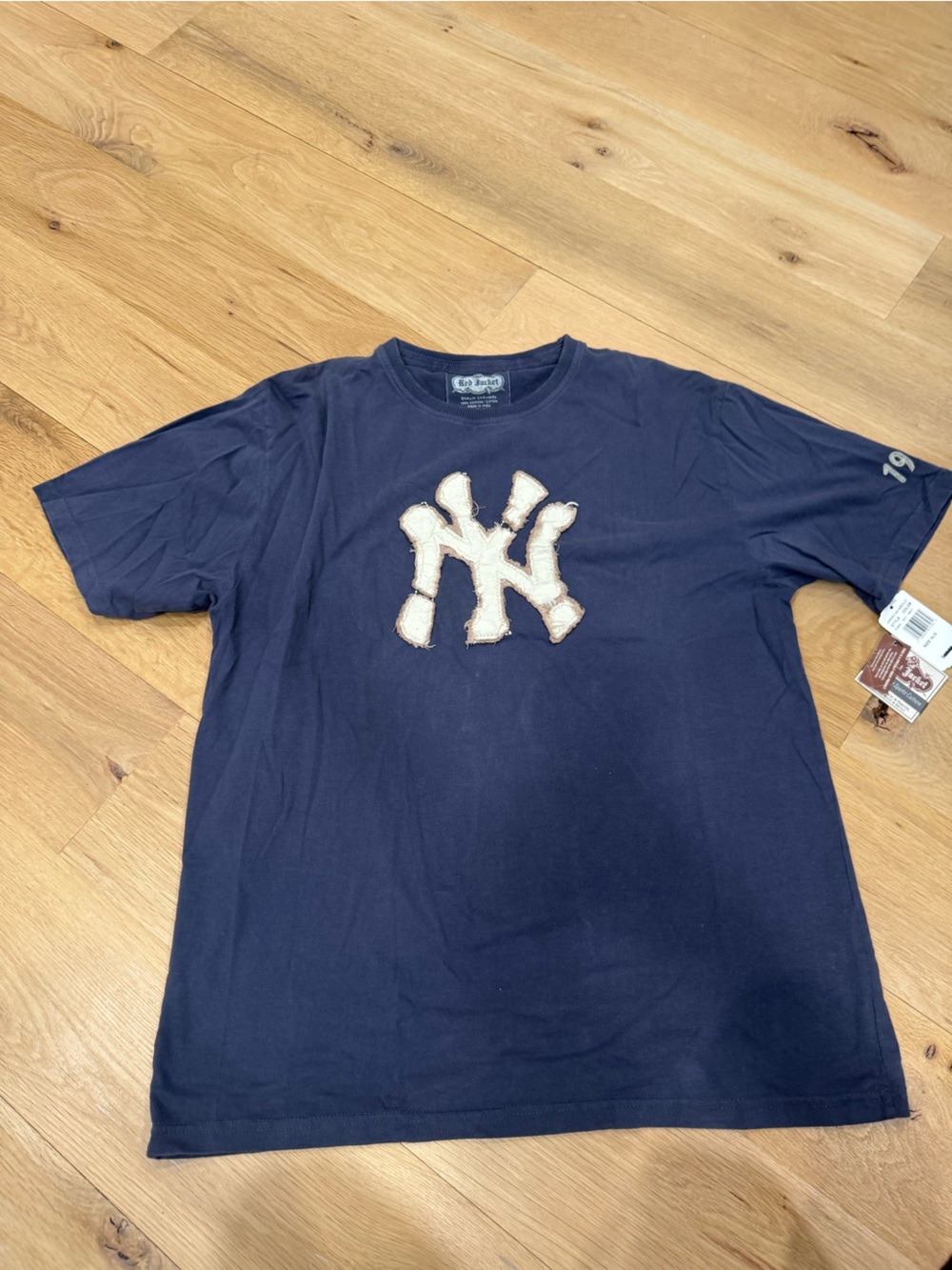 NWT Embroidered Yankees Logo Tee